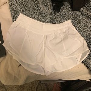 Super cute white hotty hot lululemon shorts!